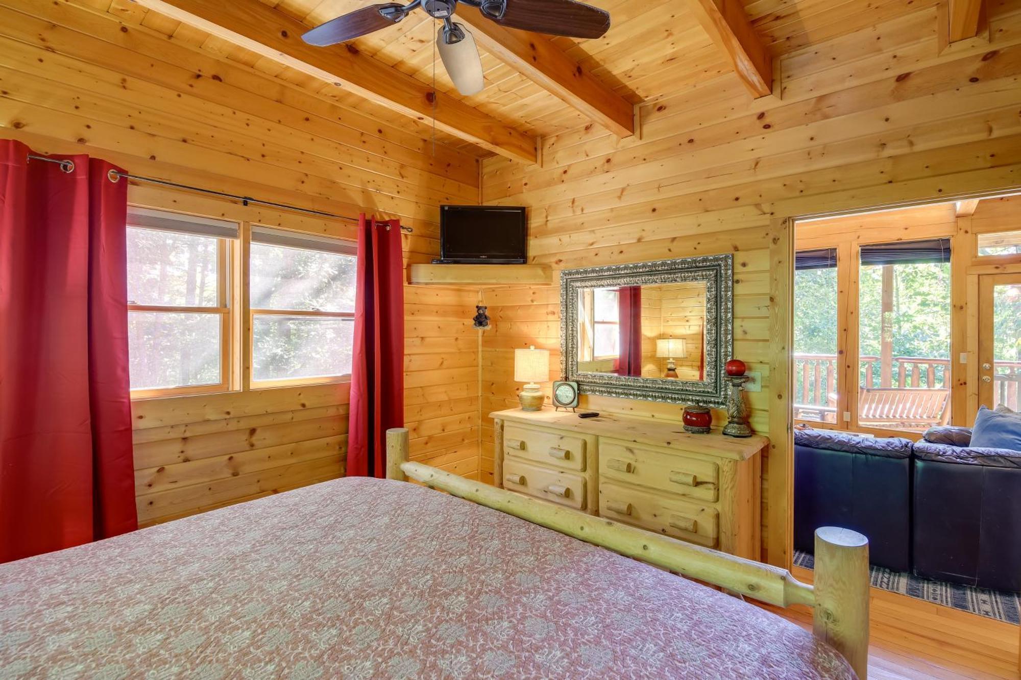 Secluded And Wooded Wears Valley Cabin With Fire Pit! Sevierville Eksteriør bilde